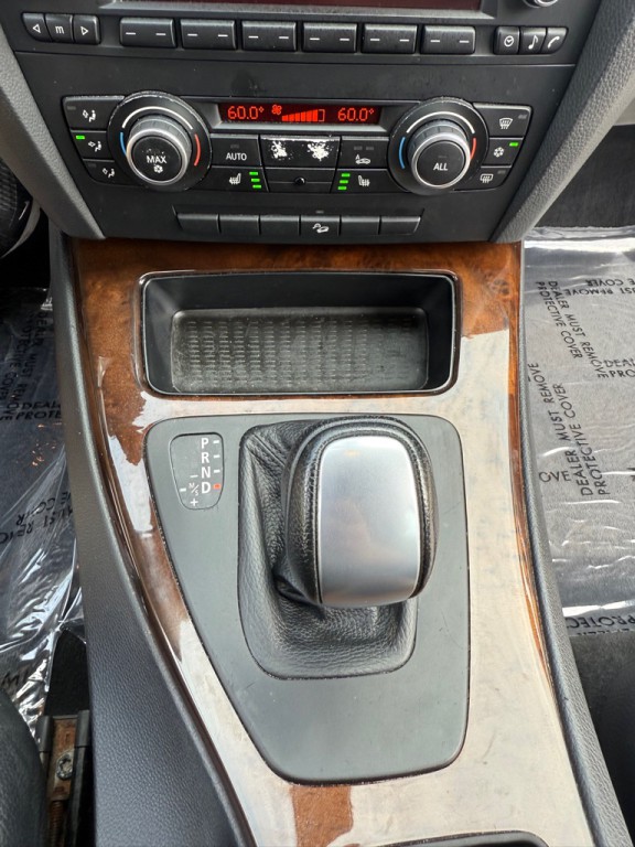 2011 BMW 3 Series Image 14