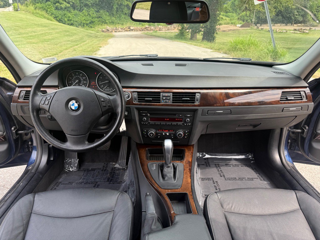 2011 BMW 3 Series Image 15
