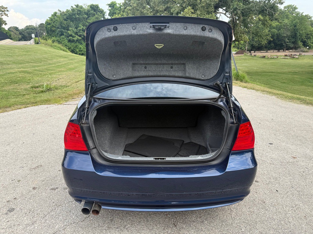 2011 BMW 3 Series Image 26