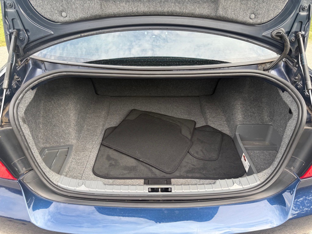 2011 BMW 3 Series Image 27