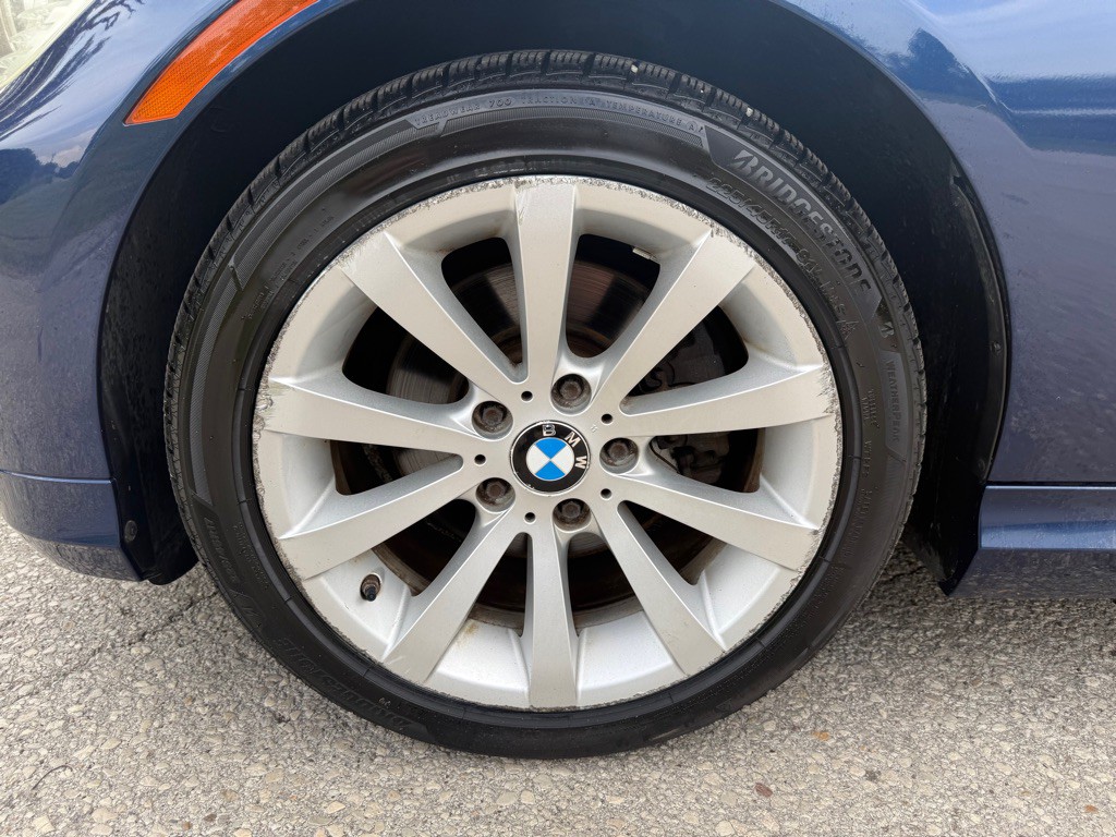 2011 BMW 3 Series Image 28