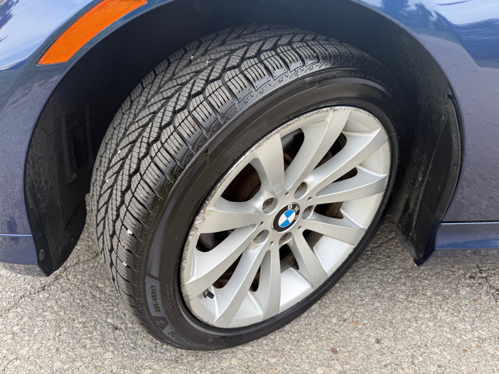 2011 BMW 3 Series Image 29