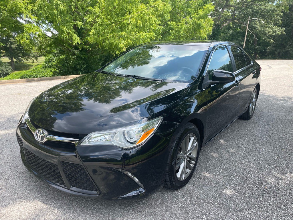 2016 Toyota Camry Image 1
