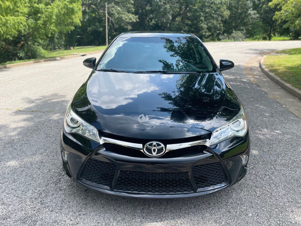 2016 Toyota Camry Image 2