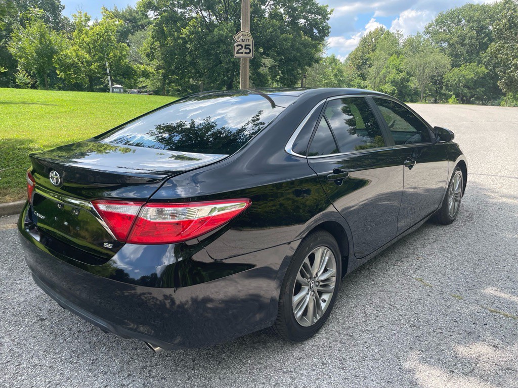 2016 Toyota Camry Image 9