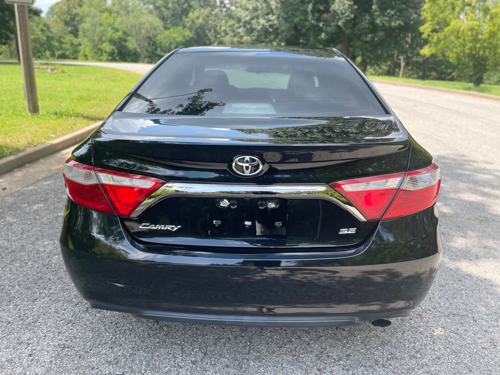 2016 Toyota Camry Image 10