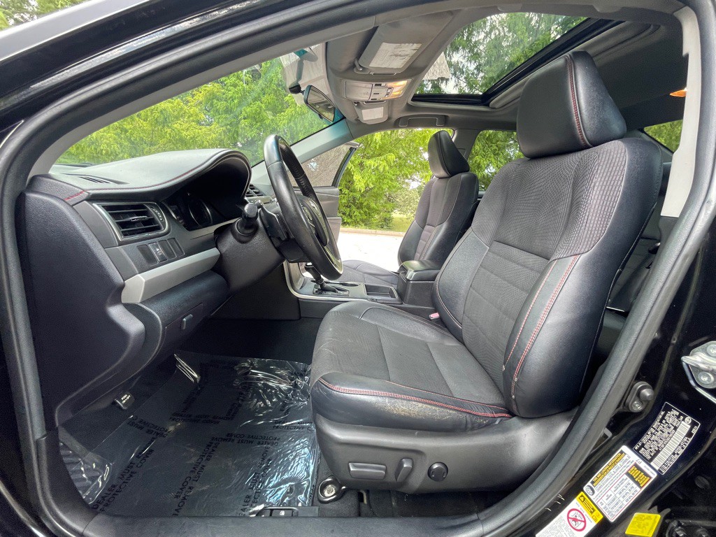2016 Toyota Camry Image 12