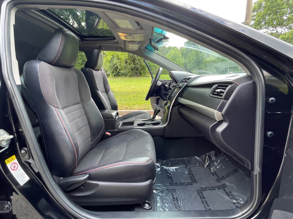 2016 Toyota Camry Image 14