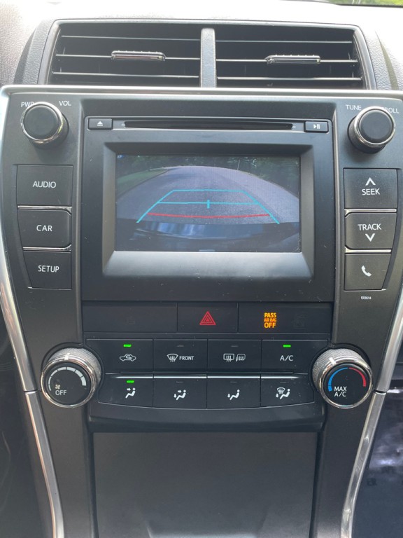 2016 Toyota Camry Image 21