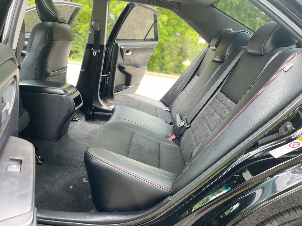 2016 Toyota Camry Image 25