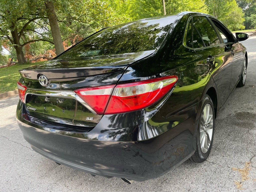 2016 Toyota Camry Image 29