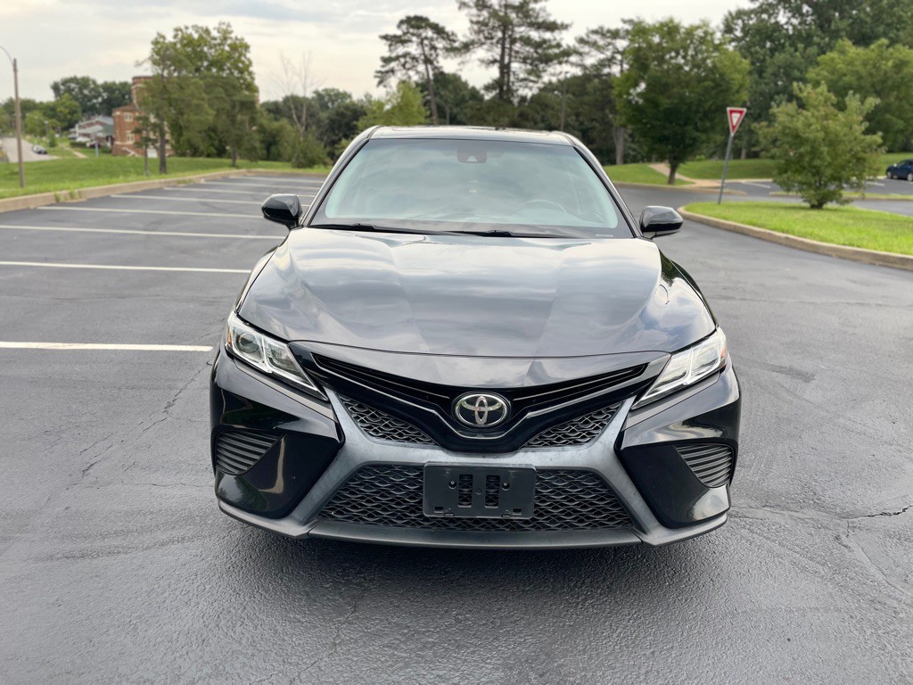 2018 Toyota Camry Image 2