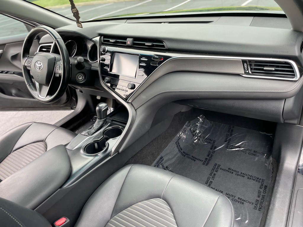 2018 Toyota Camry Image 17