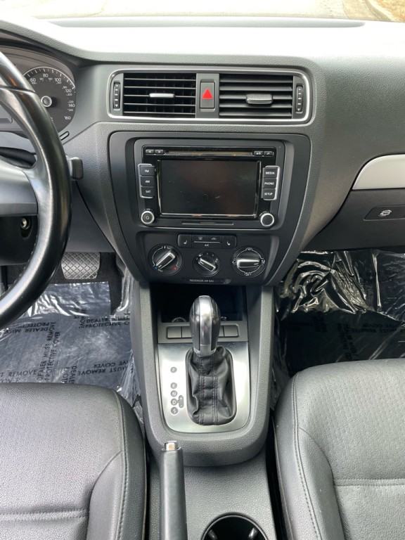 2013 Volkswagen Jetta Image 16