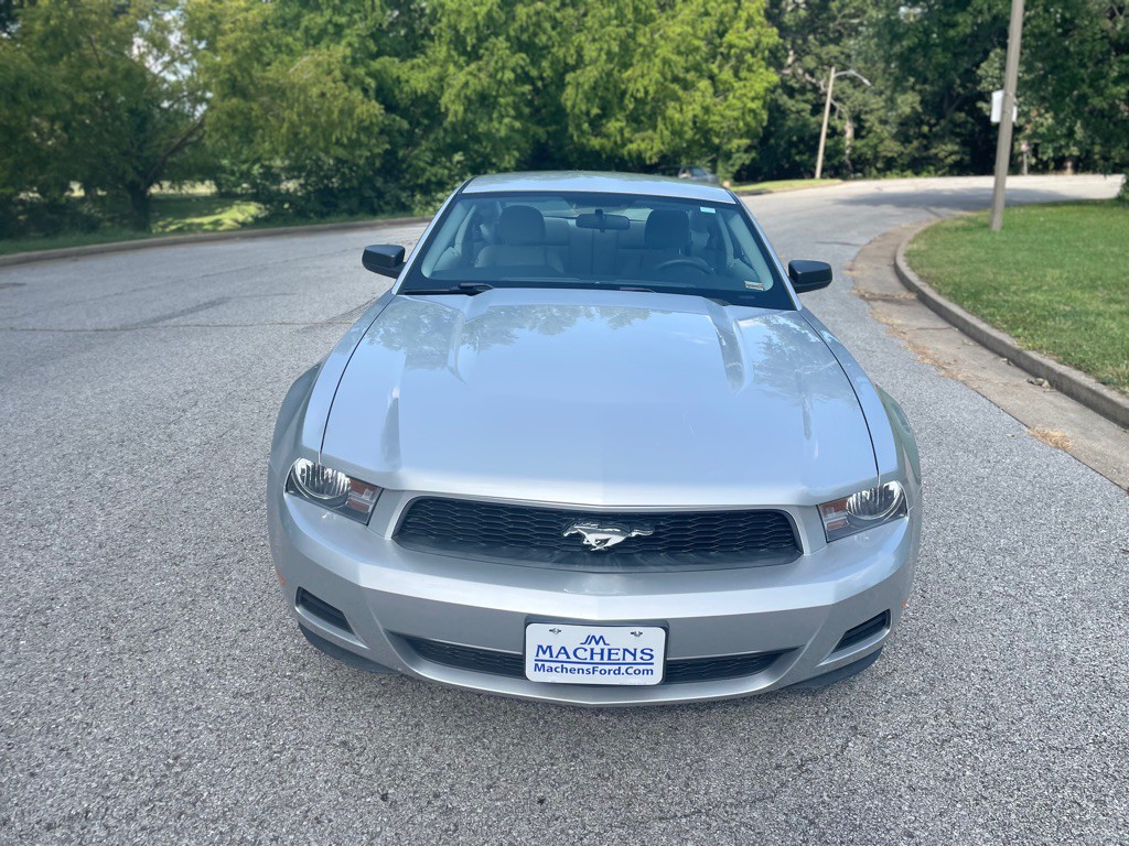 2010 Ford Mustang Image 2