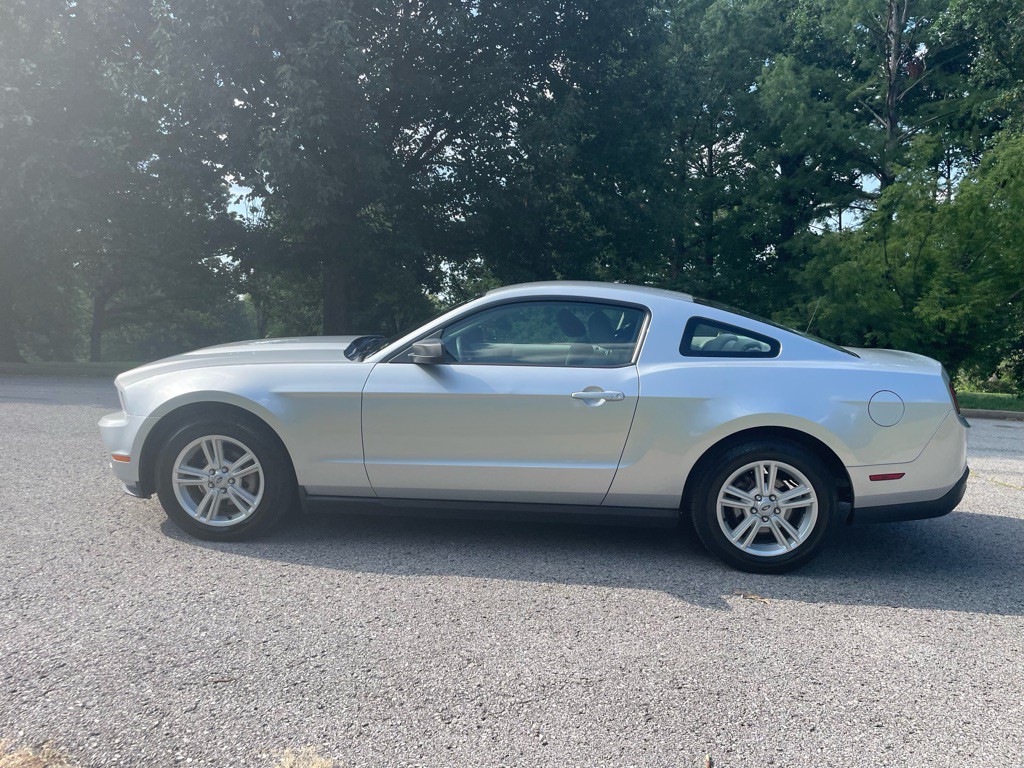 2010 Ford Mustang Image 3