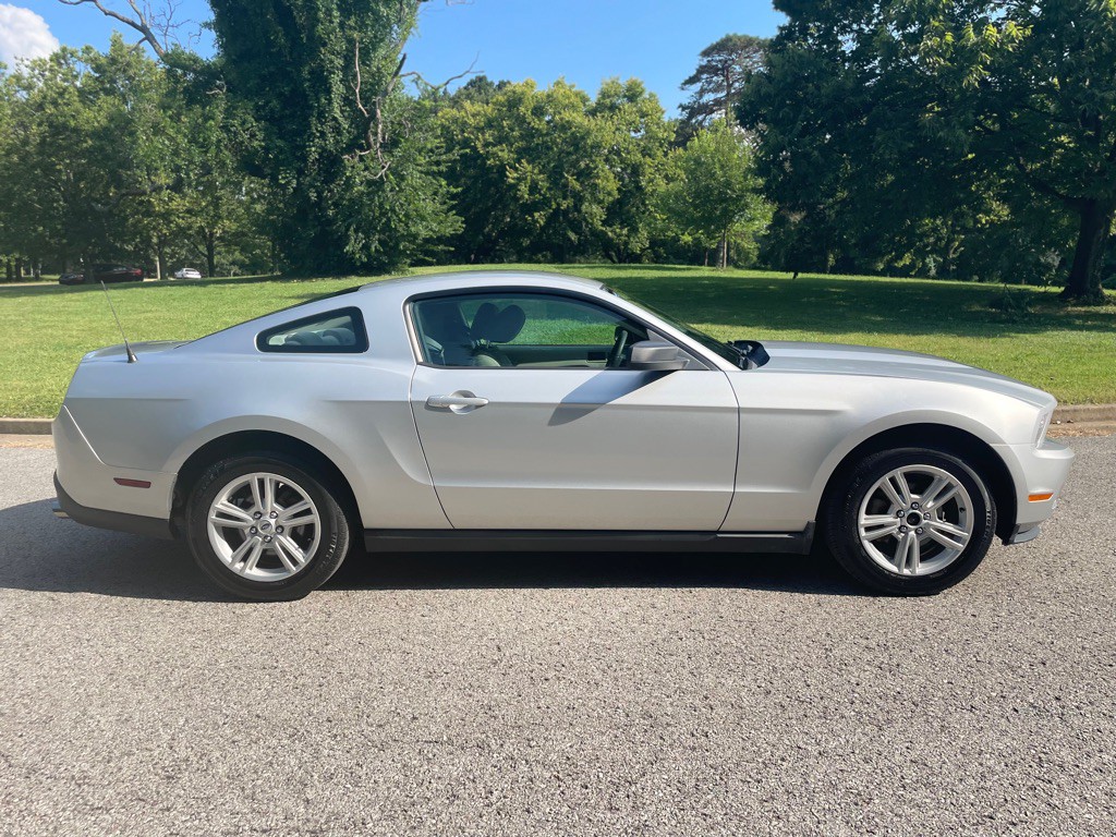 2010 Ford Mustang Image 6