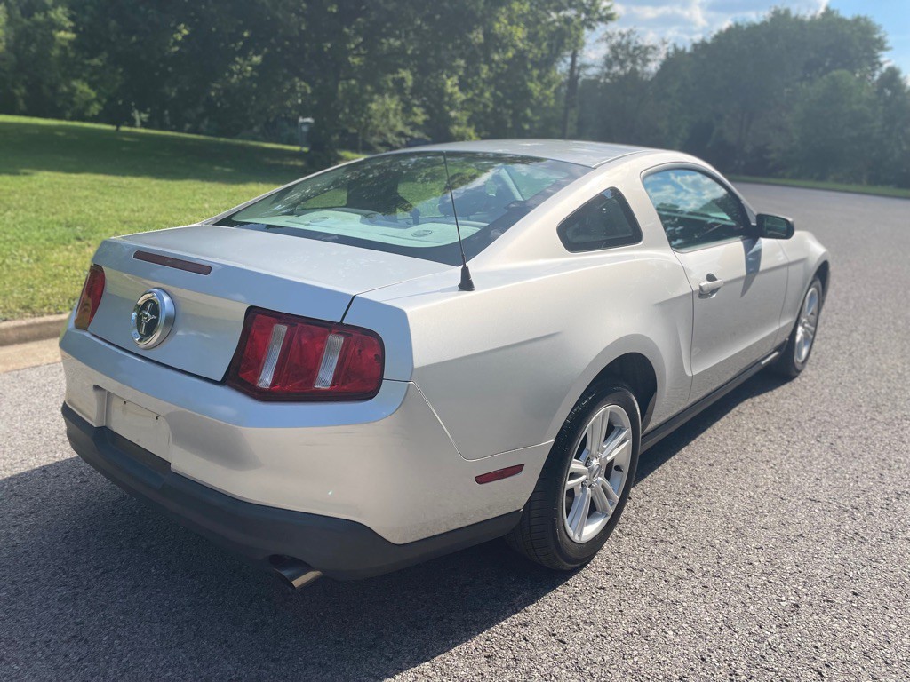 2010 Ford Mustang Image 7
