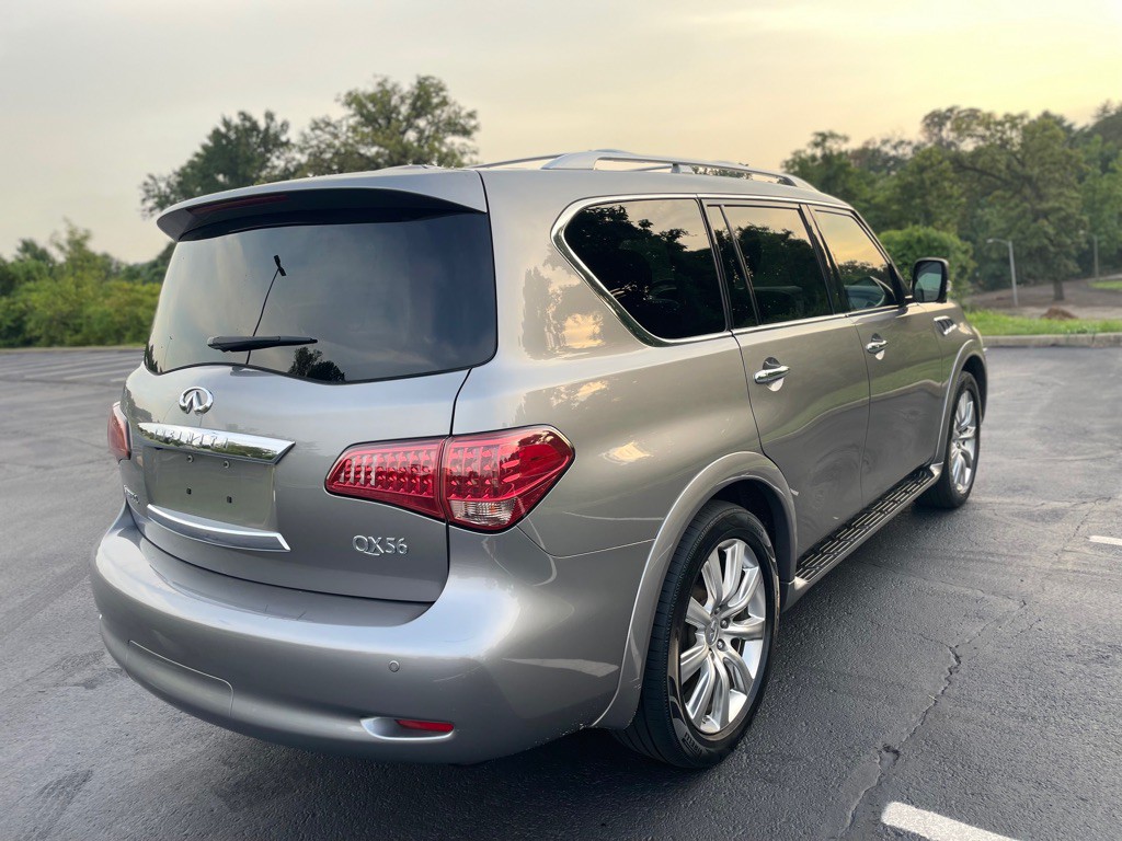 2013 INFINITI QX56 Image 9