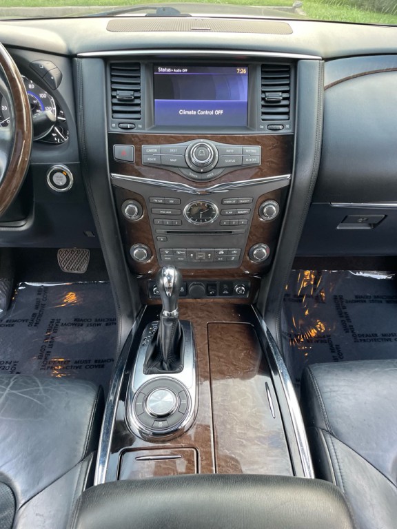 2013 INFINITI QX56 Image 17