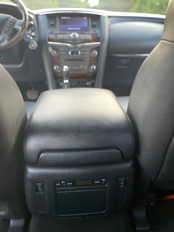 2013 INFINITI QX56 Image 23