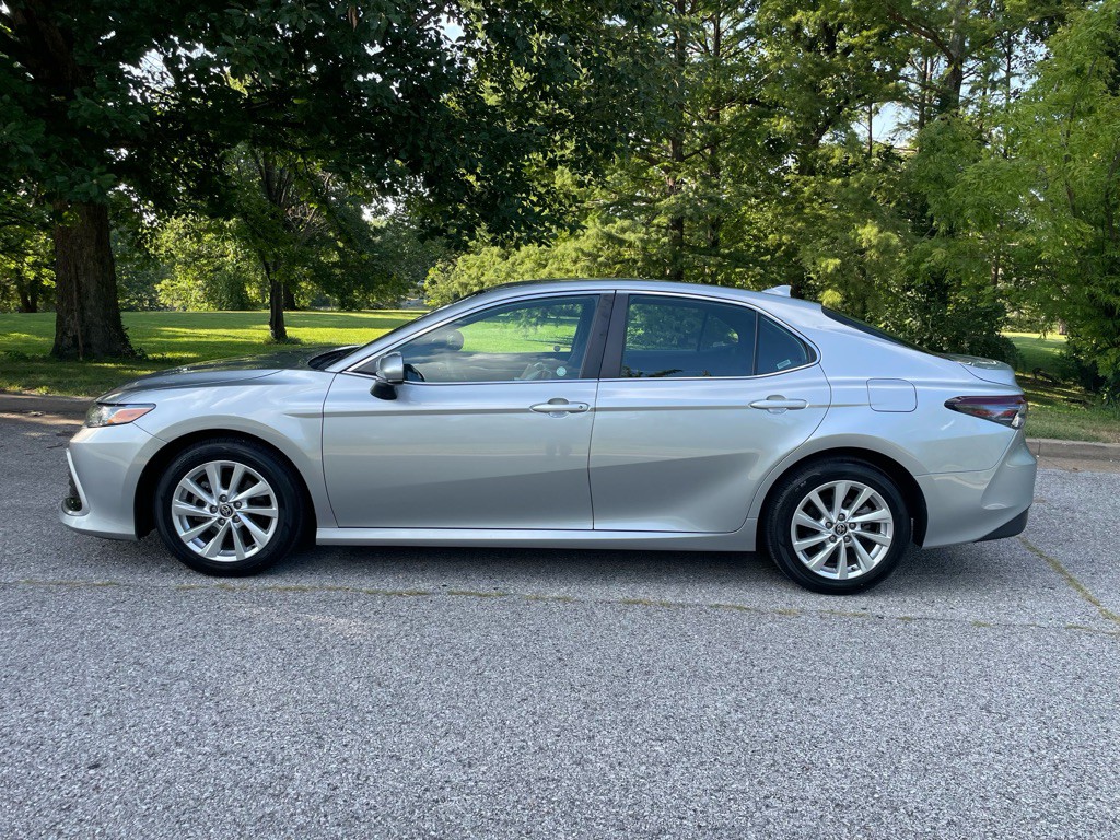 2021 Toyota Camry Image 3