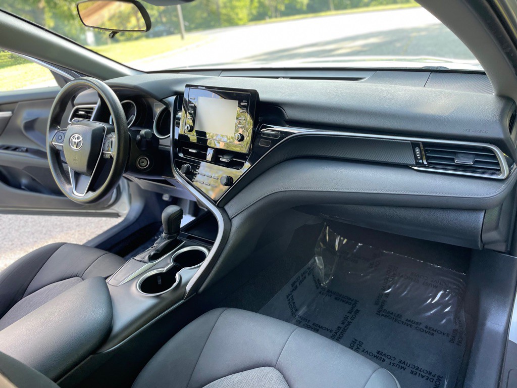 2021 Toyota Camry Image 17