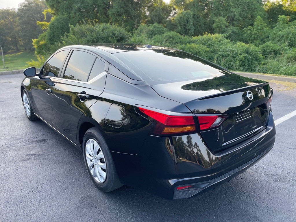 2019 Nissan Altima Image 9