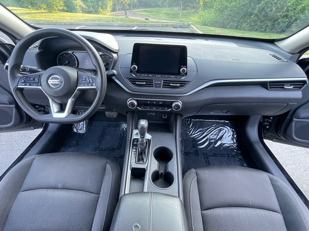 2019 Nissan Altima Image 12