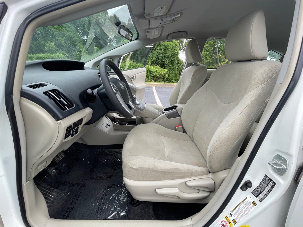 2015 Toyota Prius Image 12