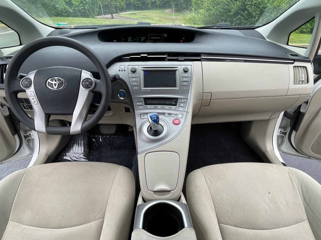 2015 Toyota Prius Image 13