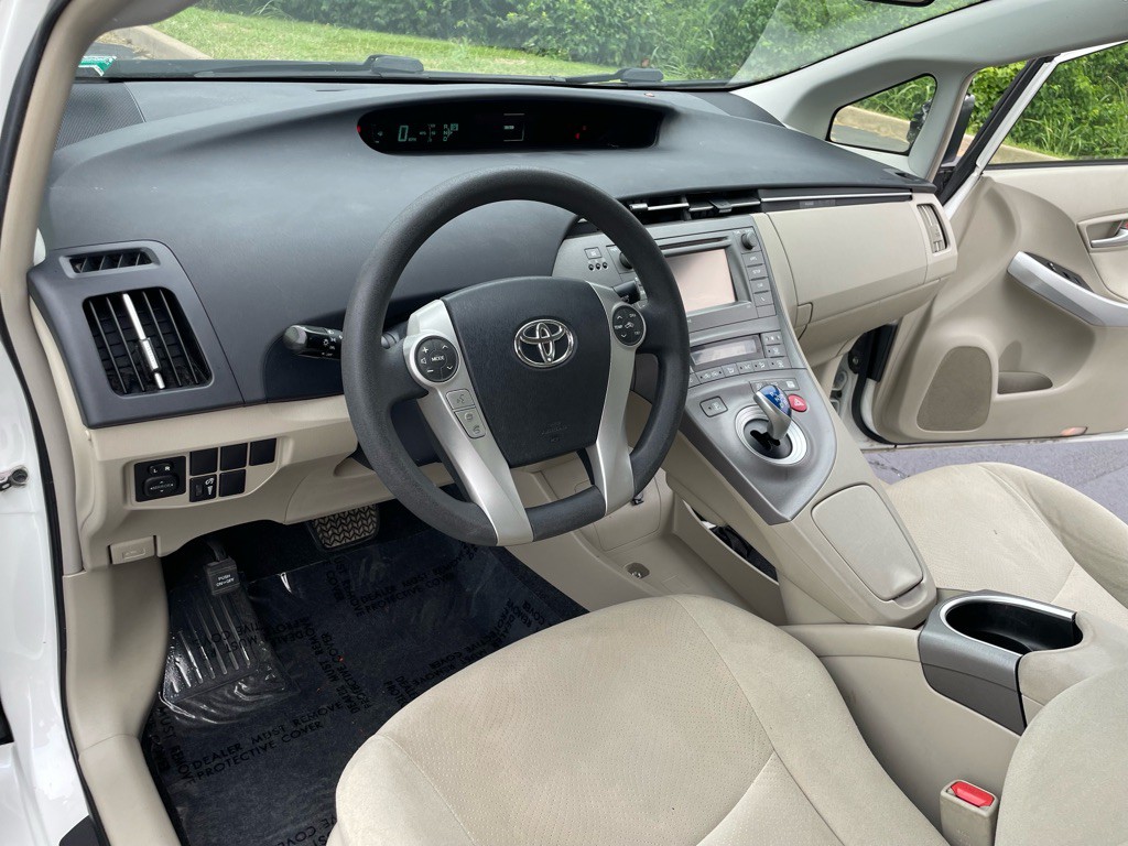 2015 Toyota Prius Image 15