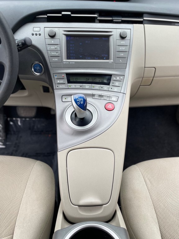 2015 Toyota Prius Image 16