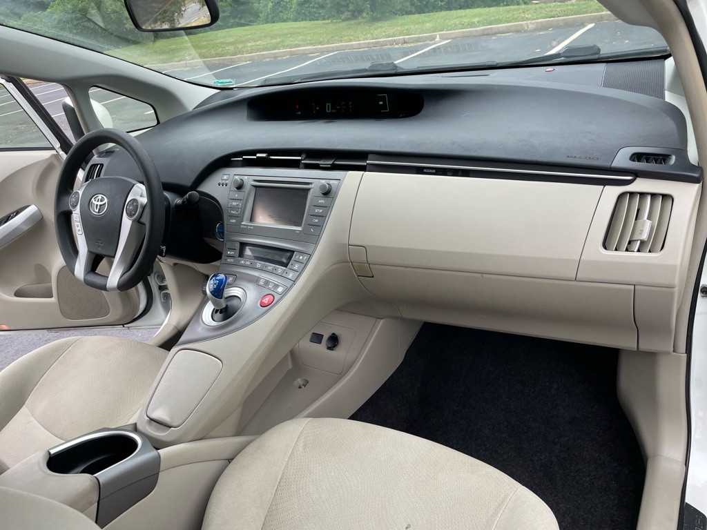2015 Toyota Prius Image 17