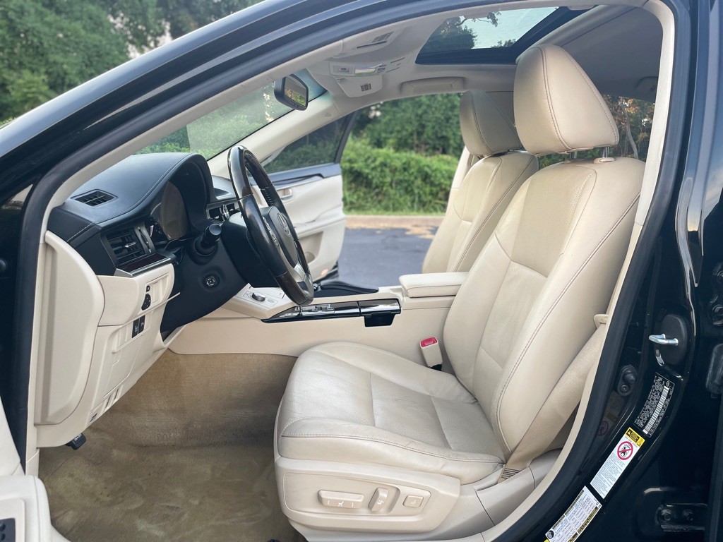 2015 Lexus ES 350 Image 10