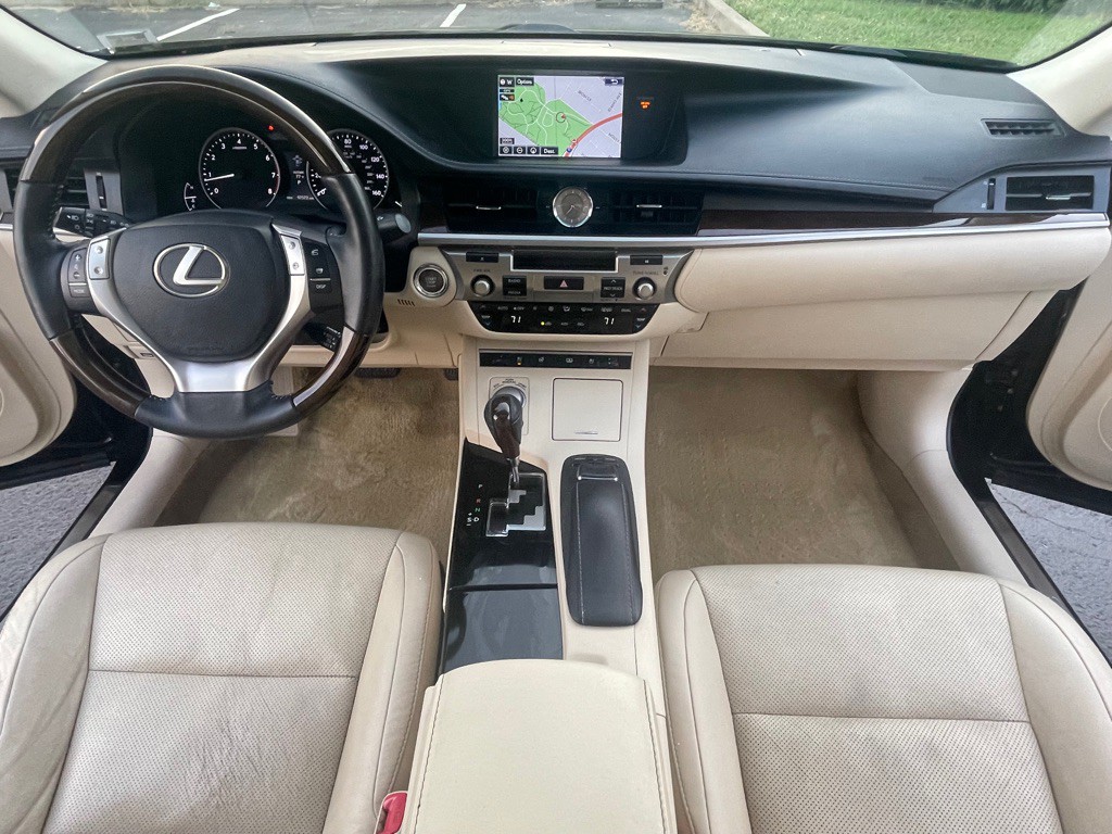 2015 Lexus ES 350 Image 11