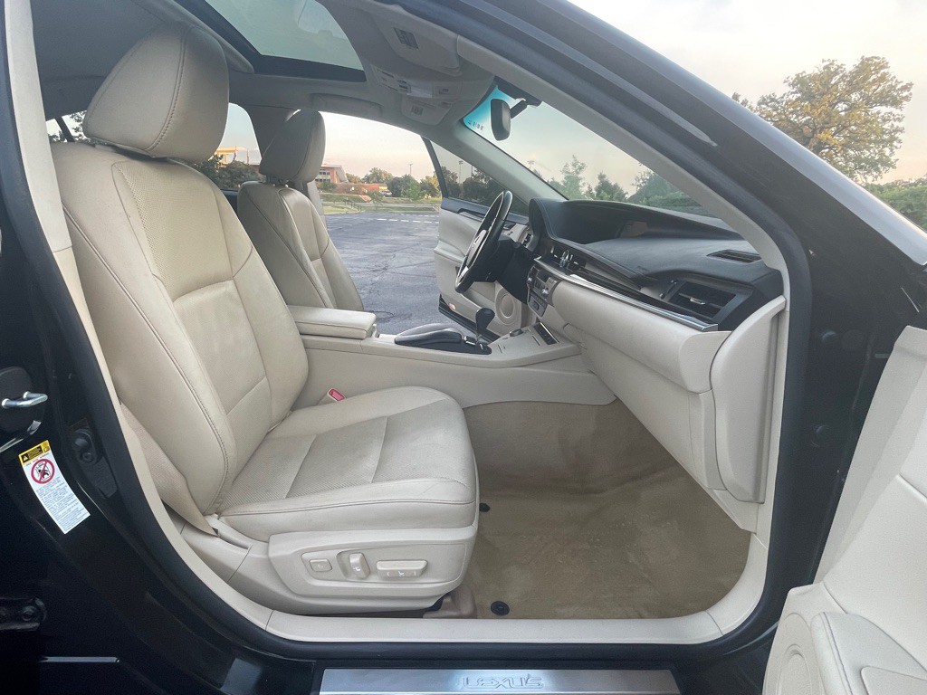 2015 Lexus ES 350 Image 12