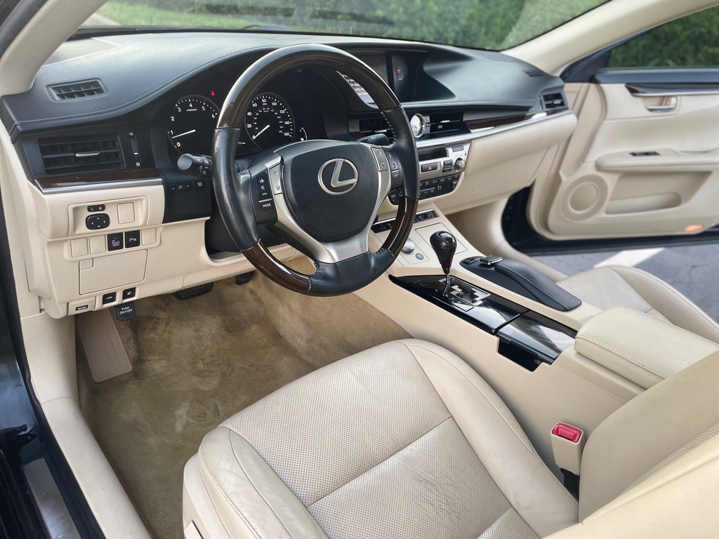 2015 Lexus ES 350 Image 13
