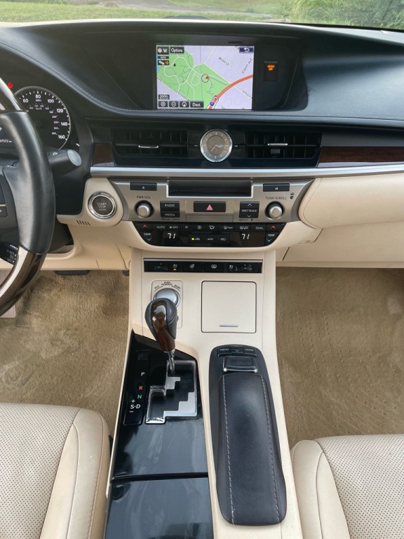 2015 Lexus ES 350 Image 14