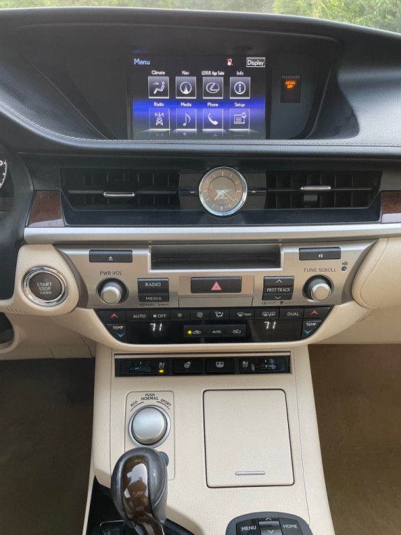 2015 Lexus ES 350 Image 18