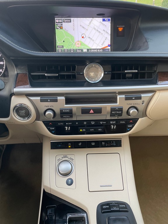 2015 Lexus ES 350 Image 19