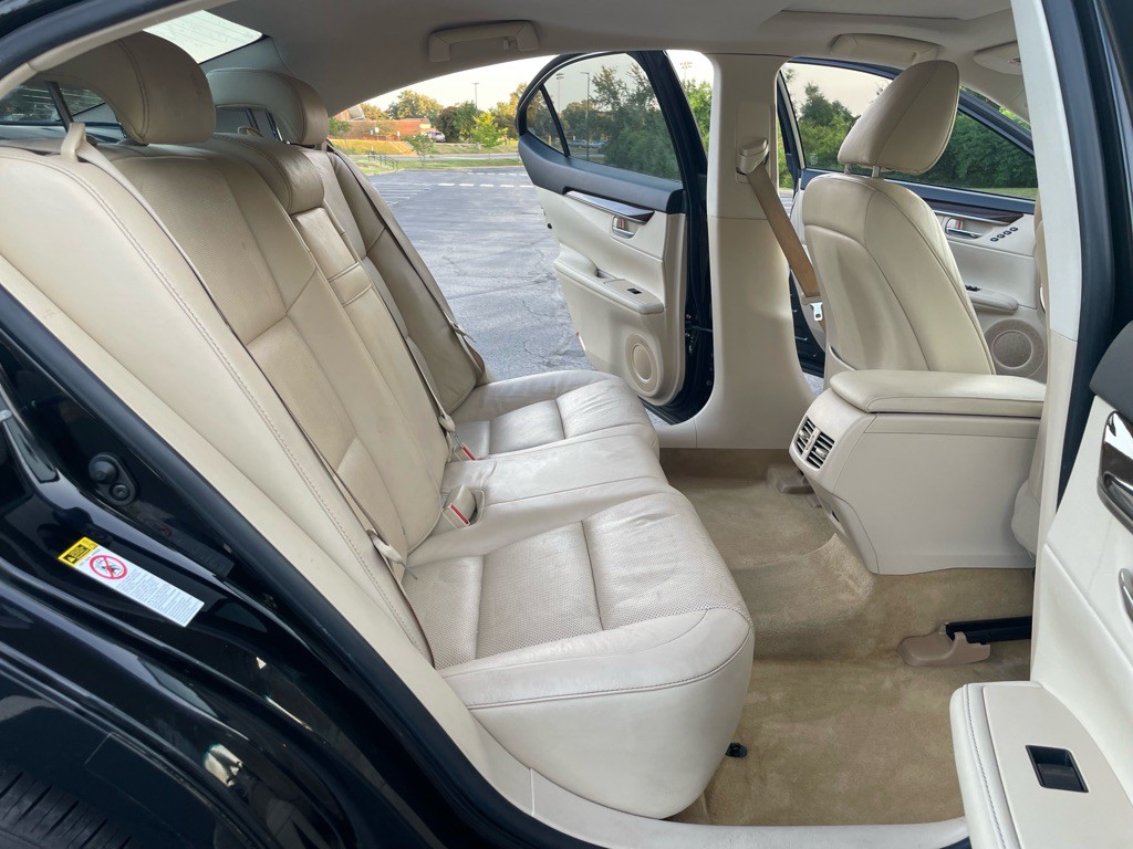 2015 Lexus ES 350 Image 24