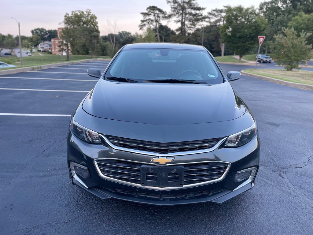 2017 Chevrolet Malibu Image 2