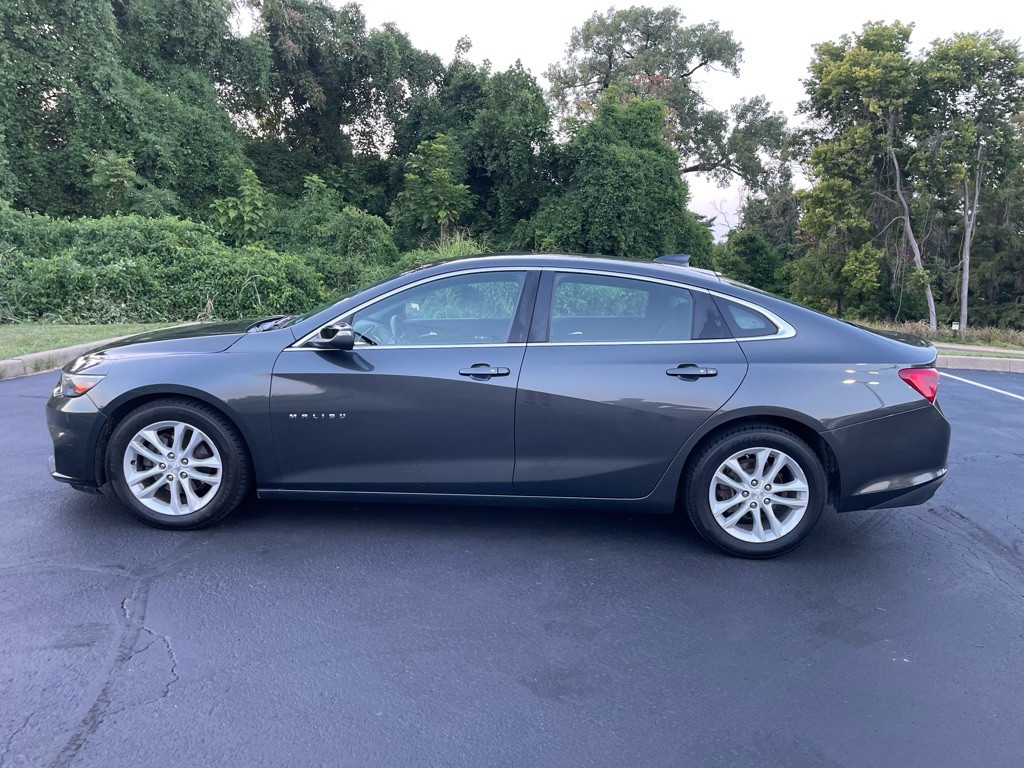 2017 Chevrolet Malibu Image 3