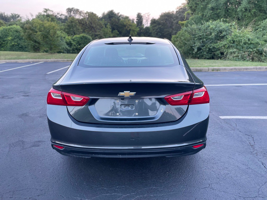 2017 Chevrolet Malibu Image 8