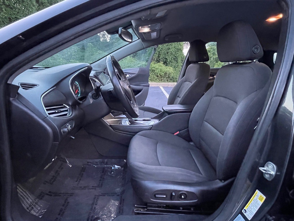 2017 Chevrolet Malibu Image 12