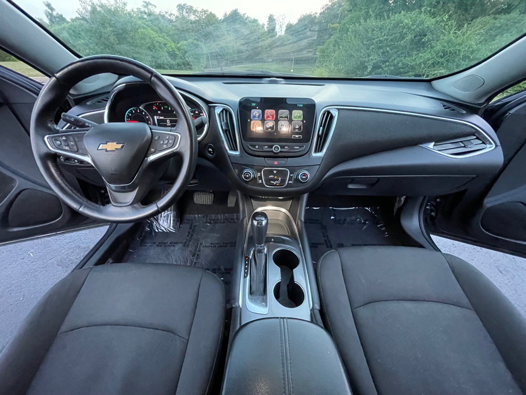 2017 Chevrolet Malibu Image 13
