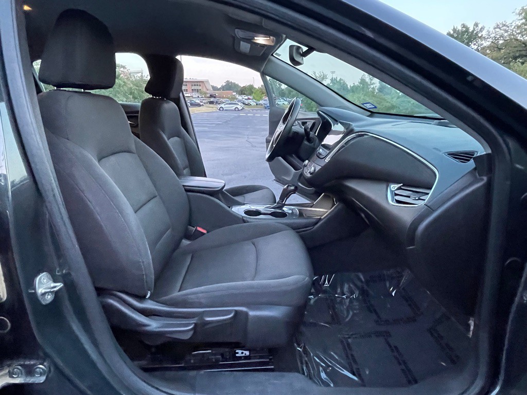2017 Chevrolet Malibu Image 14