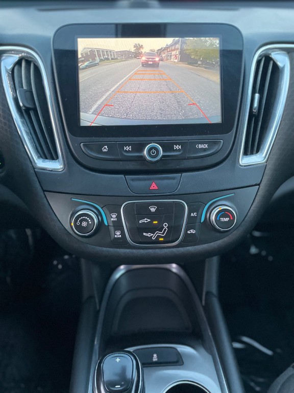 2017 Chevrolet Malibu Image 20