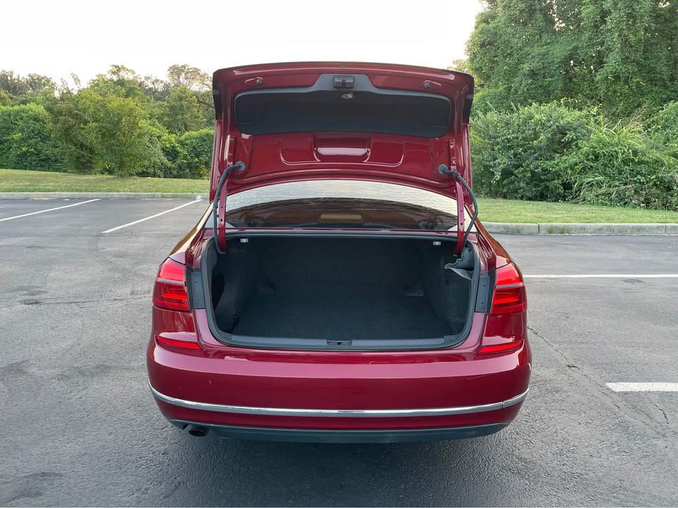 2016 Volkswagen Passat Image 8